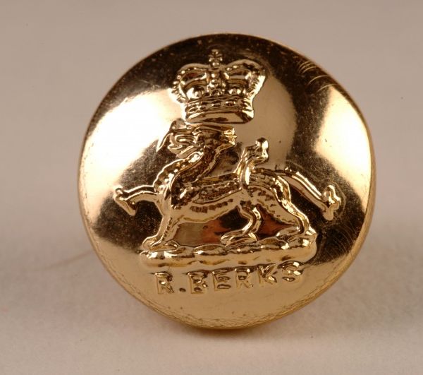Royal Berkshire Regiment button small :: The Wardrobe